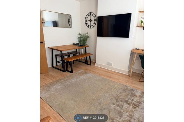 First Floor Flat, Norfolk Road, Reading photo 4
