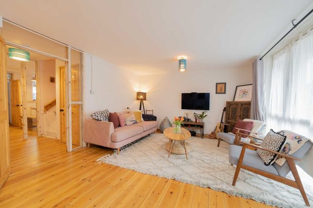 Thumbnail Flat for sale in Onslow Close, London