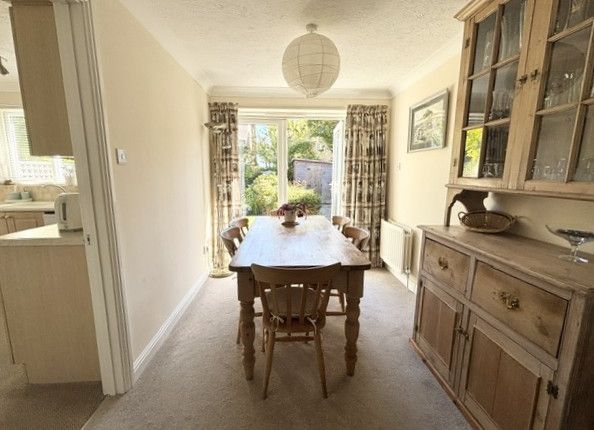 11 Jones Square, Selsey photo 4