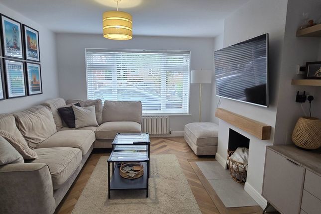 13, Cedar Crescent, Tonbridge photo 4