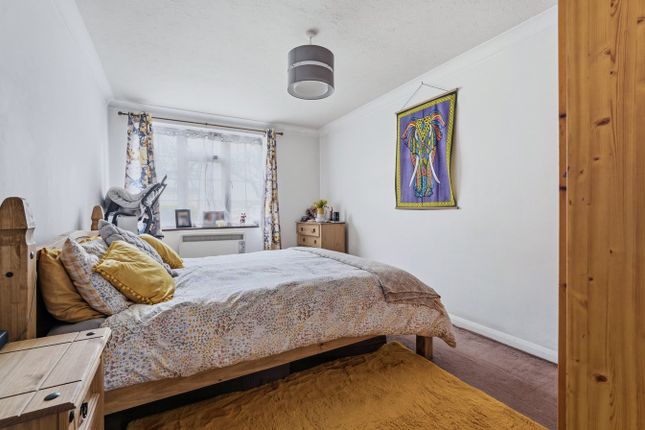 42, Waters Drive, STAINES-UPON-THAMES photo 5