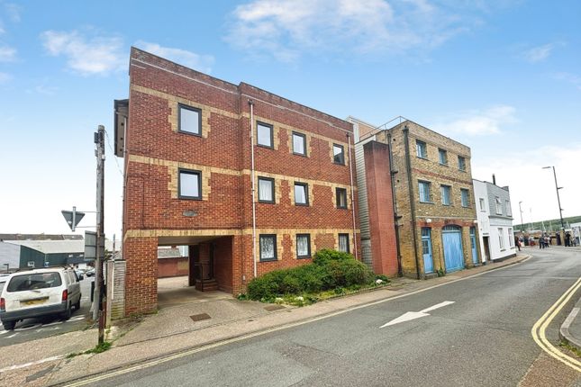 1-bed flat on Flat 5, Buckland Court, 3, Castle Street, Isle of Wight, £80,000