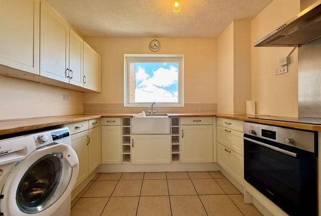 49, Trent Road, Swindon photo 3