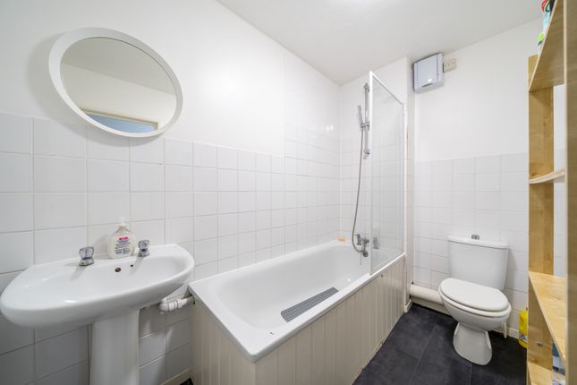 Flat for sale in Lewin Road, Streatham