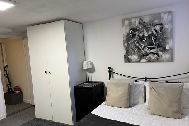 Room 2, Springfield Road, Guildford photo 5