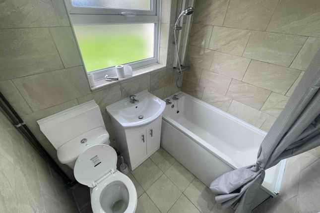 28, The Wayne Way, Leicester photo 2