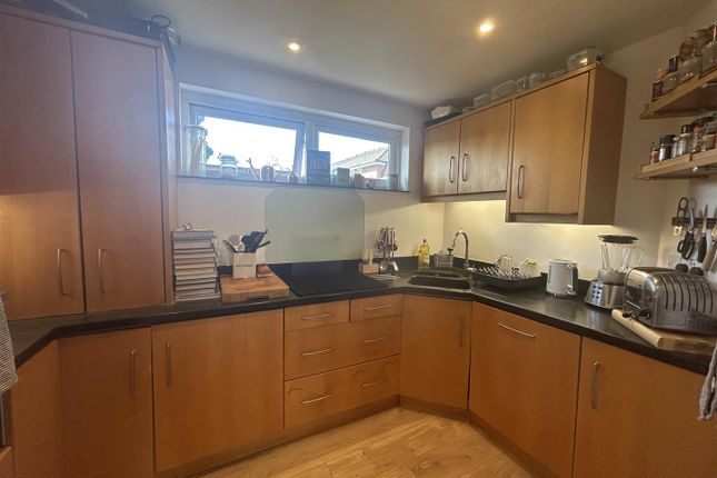 Flat 8 Uxbridge House, 37, Uxbridge Road, Kingston Upon Thames photo 5