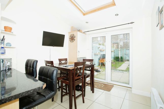 End terrace house for sale in Park House Green, Harrogate, North Yorkshire