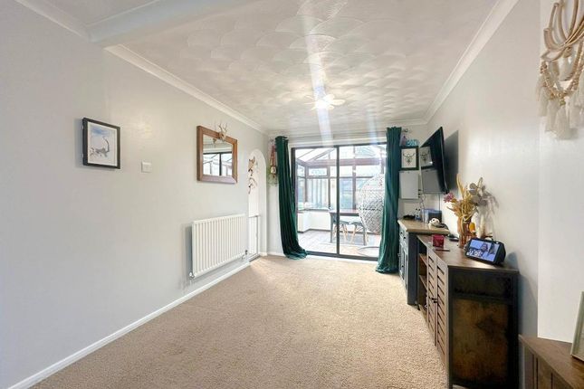 5, Martlet Close, Melksham photo 4