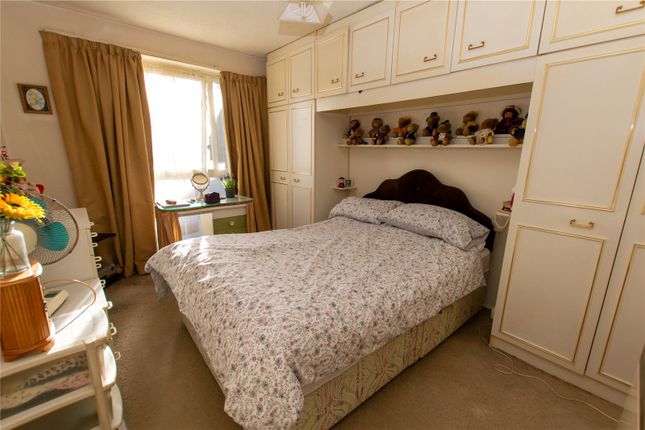 Flat for sale in Princes Court, The Mall, Dunstable, Bedfordshire