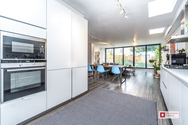 Thumbnail Maisonette to rent in Ickburgh Road, London, Hackney