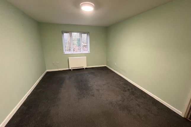 Flat 10, 159, St. Clements Court, Sandy Lane, Rochdale photo 4