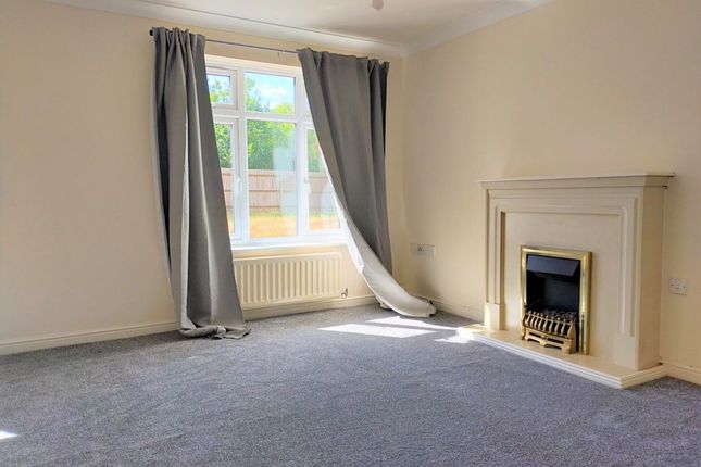 27 Talfourd Way, Royal Earlswood Park, Redhill photo 4