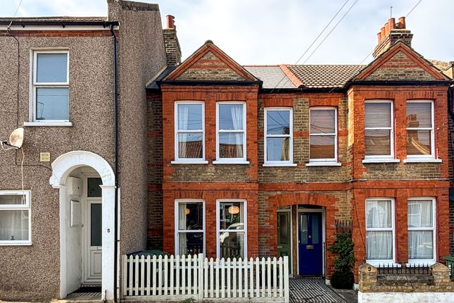 7 Neuchatel Road, Catford photo 2