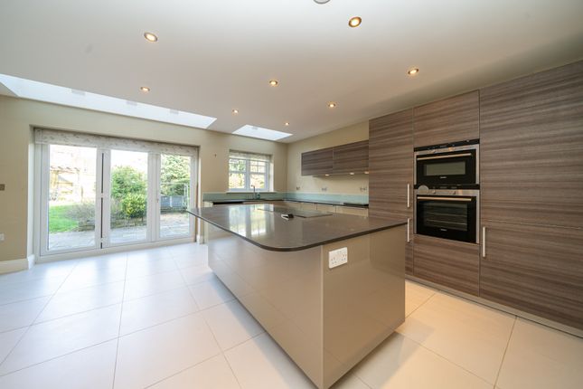 4 Ostlers Close, Hemel Hempstead photo 3