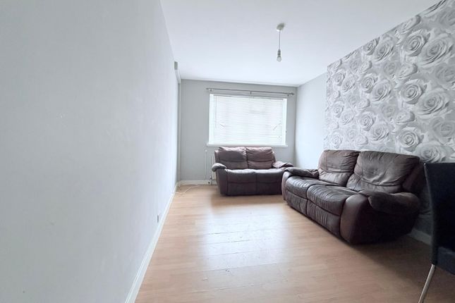 3-bed flat on 98a, Victoria Road, Ruislip, £295,000
