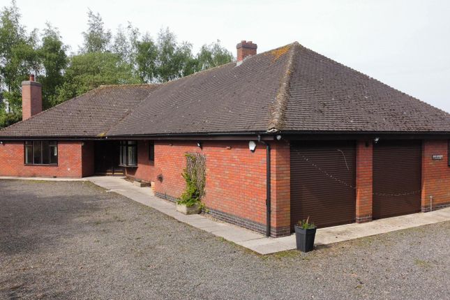 Bungalow to rent in Greenacres, Bretby, Burton-On-Trent, Derbyshire