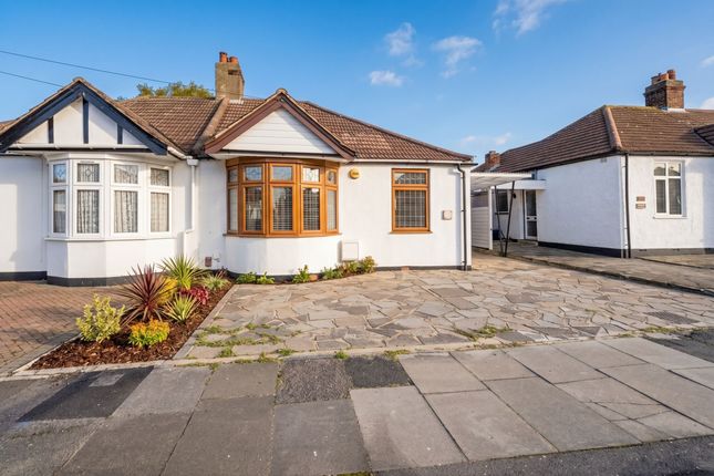 49 Chestnut Grove, Ilford photo 4