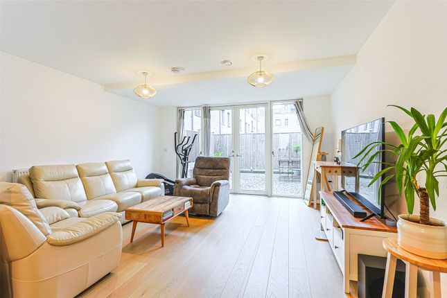 2, Oriental Square, Colindale photo 2