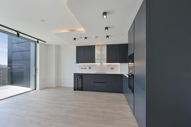 1-bed flat on Apartment 27 Valencia Tower 3, Bollinder Place, London, £900,000