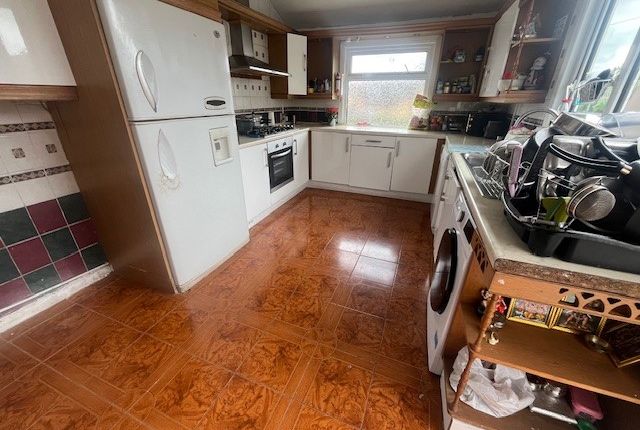 70, Cardiff photo 3