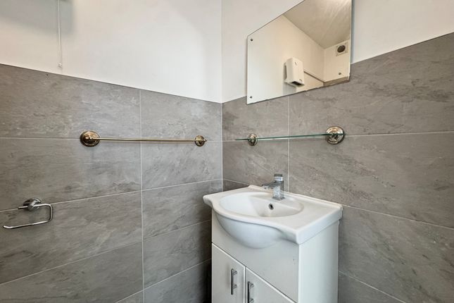 Room 2, Southsea photo 5