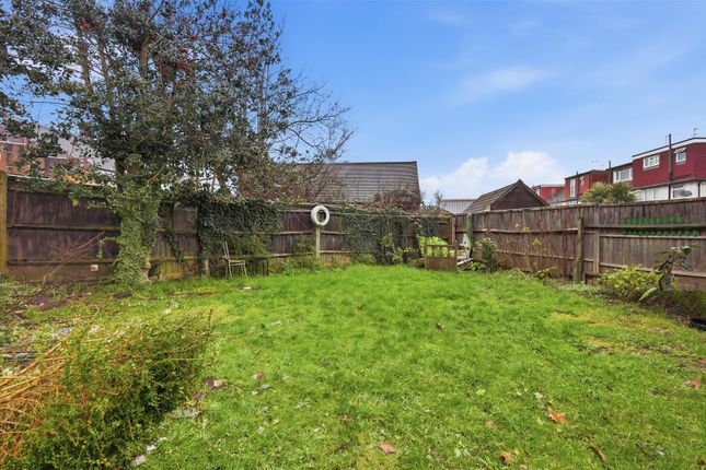 322, Staines Road, Twickenham photo 4
