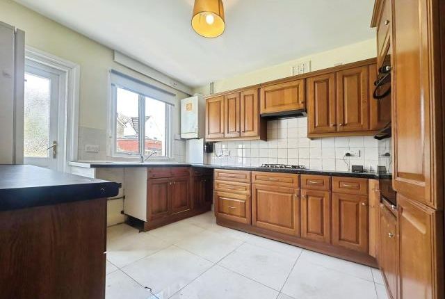 56, The Crescent, Slough photo 2