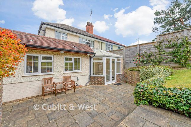 22, Chipstead Lane, Lower Kingswood photo 3
