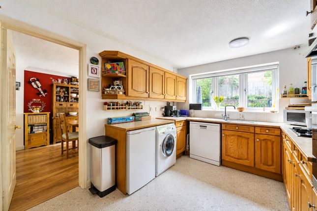 2, Finch Way, Reading photo 4