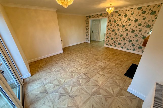 95, Silverspot Close, Rainham photo 3