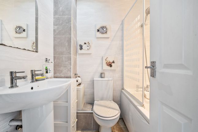 20, Willowbrook Drive, Gloucestershire photo 4