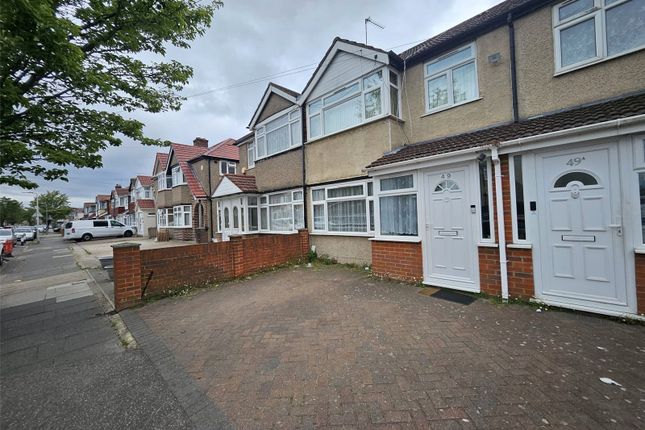 49, Wyre Grove, Greater London photo 2