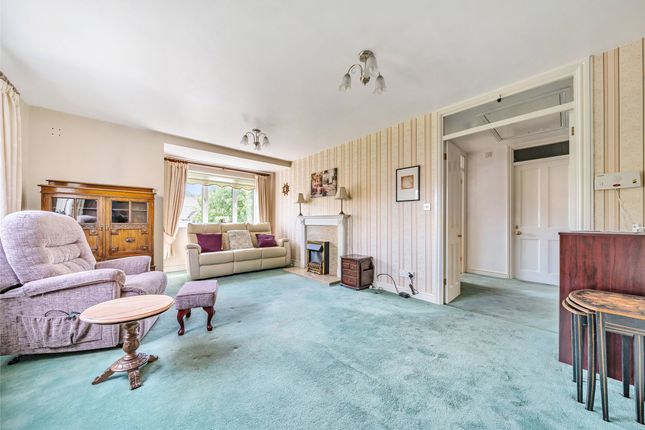 Flat for sale in St. Marys Mead, Witney, Oxfordshire