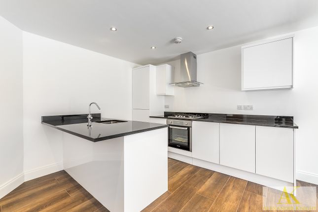 Flat to rent in Colina Mews, London