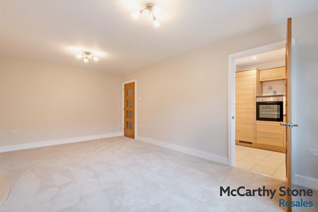 8 Clarence Court, Clarence Road, Horsham photo 4
