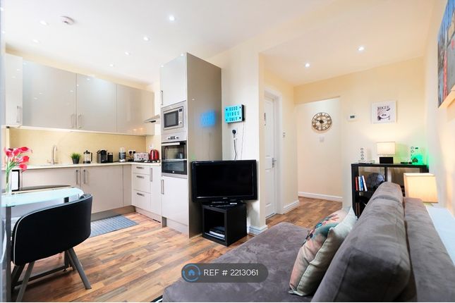 Thumbnail Flat to rent in Camden High Street, London