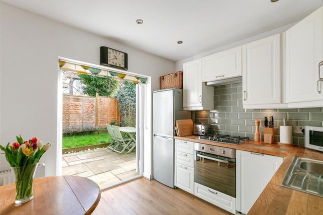 Flat for sale in Crofton Road, Camberwell, London