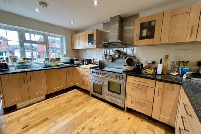 32 Cautley Close, Quainton photo 2