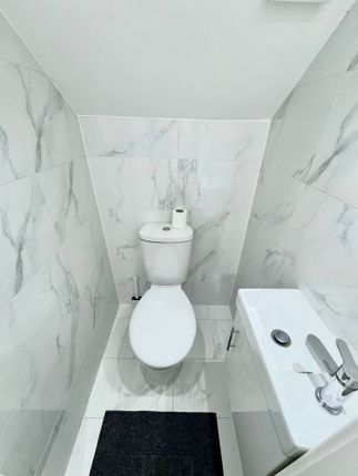 34, Dowsett Road, London photo 4