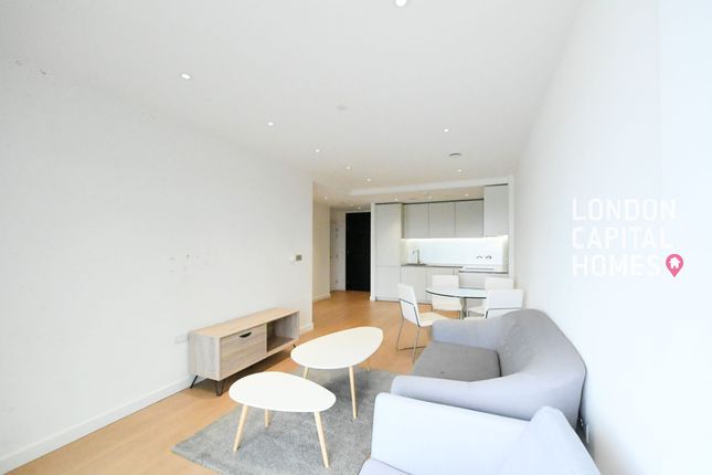 Flat to rent in Rm/1605 18 Cutter Lane, London