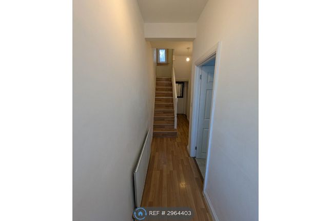 B Elmdene Road, London photo 4
