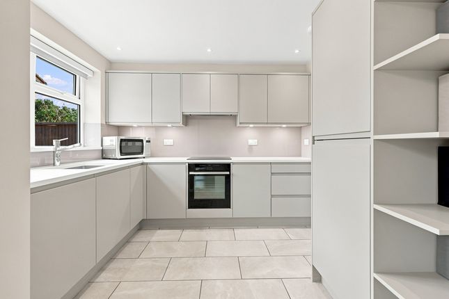 63, Alexandra Road, Rayleigh photo 3