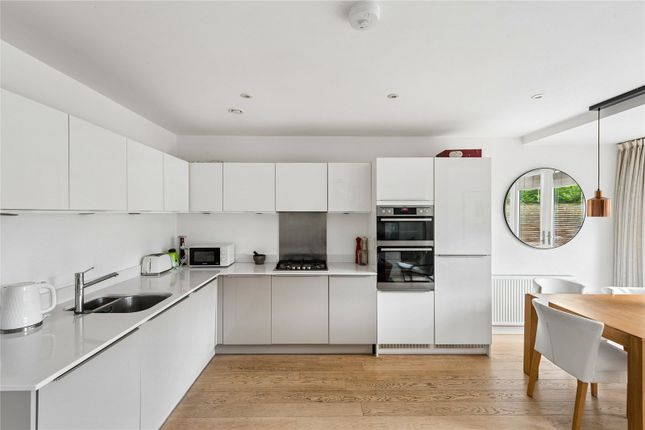 37 Dovetail Place,, Lawrence Road, London photo 4