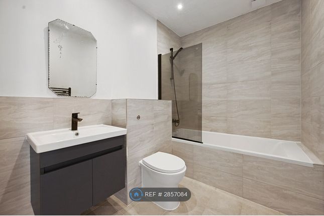 Top Flat, Nevill Road, London photo 3
