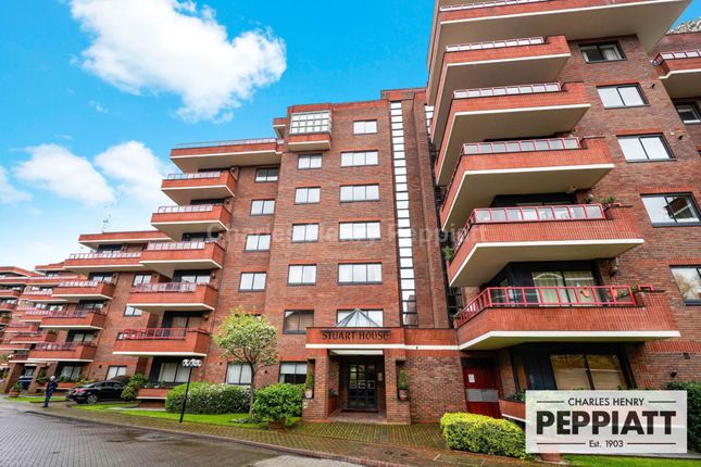 Flat to rent in Stuart House, Windsor Way, Hammersmith