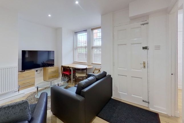 21 Trelawn Avenue, Leeds photo 3