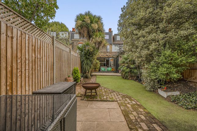13, Silver Crescent, London photo 4