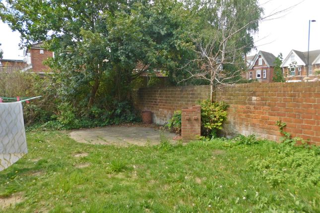 110 and 110a, Hill Lane, Southampton photo 4