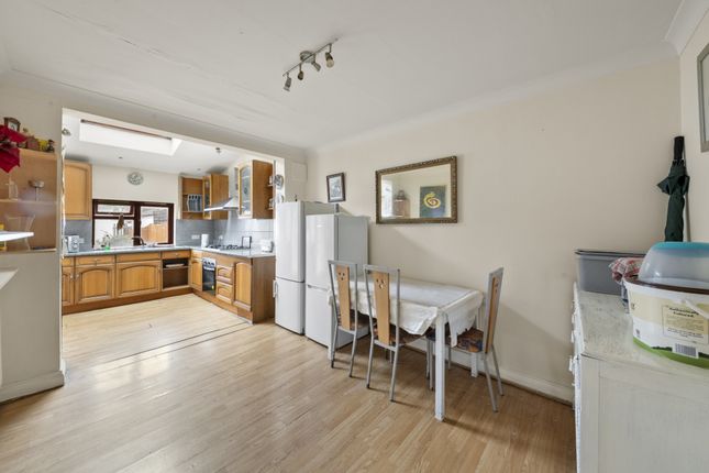 41, Wolsey Close, Southall photo 4